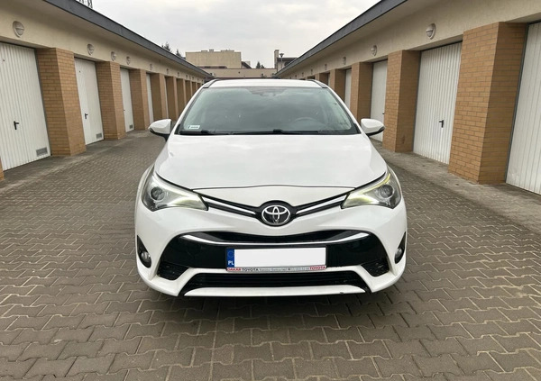 Toyota Avensis cena 53900 przebieg: 195555, rok produkcji 2017 z Rzeszów małe 29